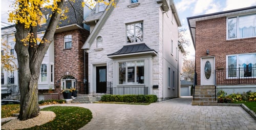city-home-exterior-picture-id639737374