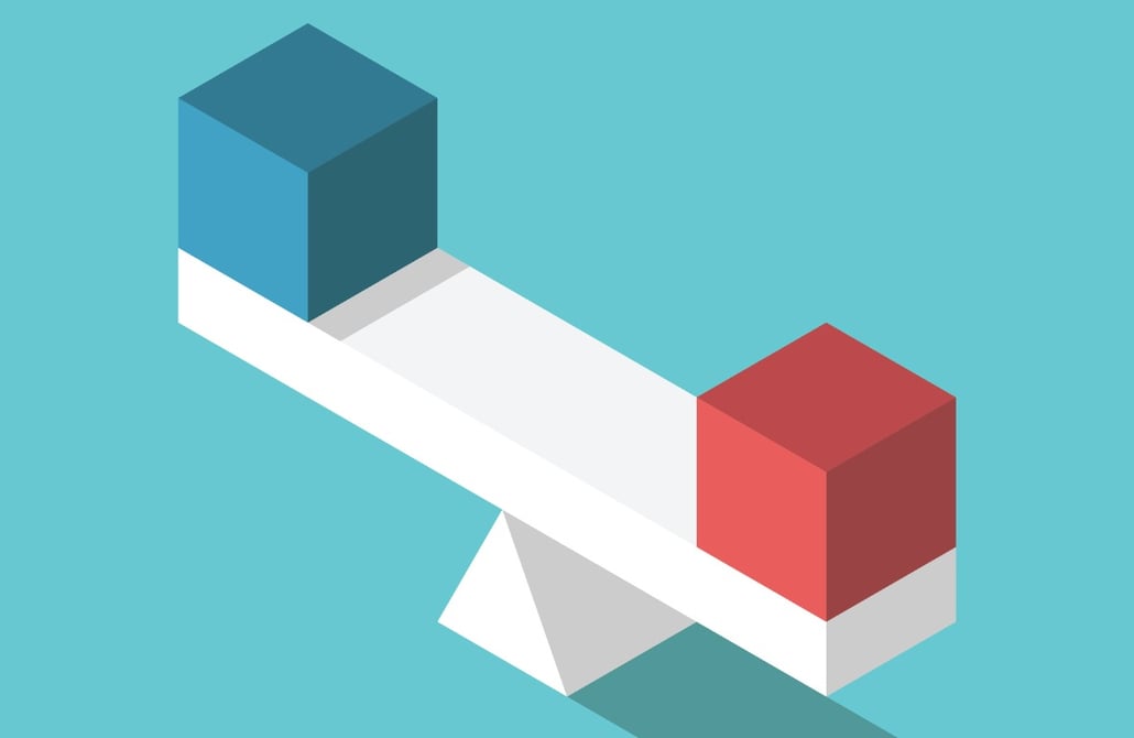 teeter-totter-with-red-blue-cubes-balancing
